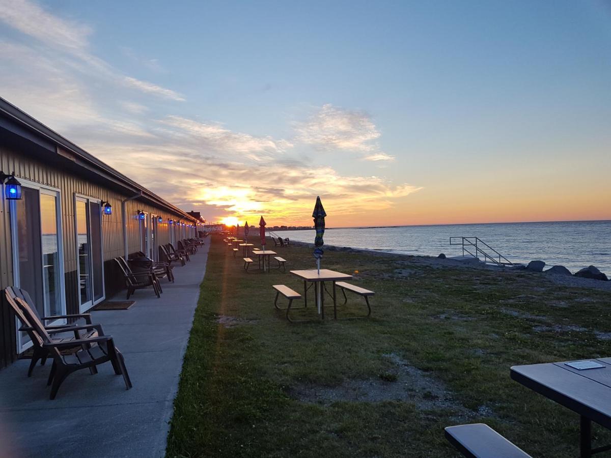 Manoir Sur Mer Sainte Anne-des-Chênes Екстериор снимка